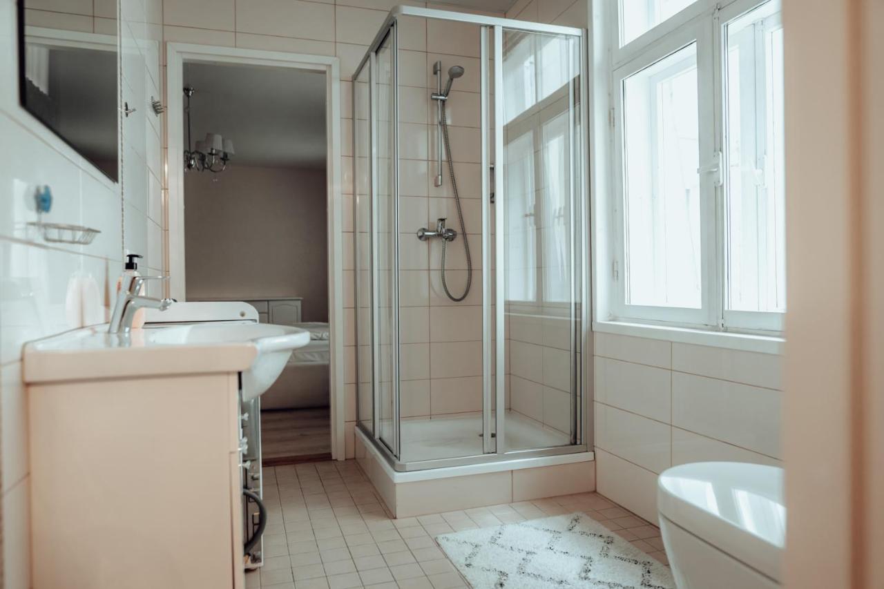 טאלין Dream Stay - Spacious 1-Bedroom Apartment In The Old Town מראה חיצוני תמונה